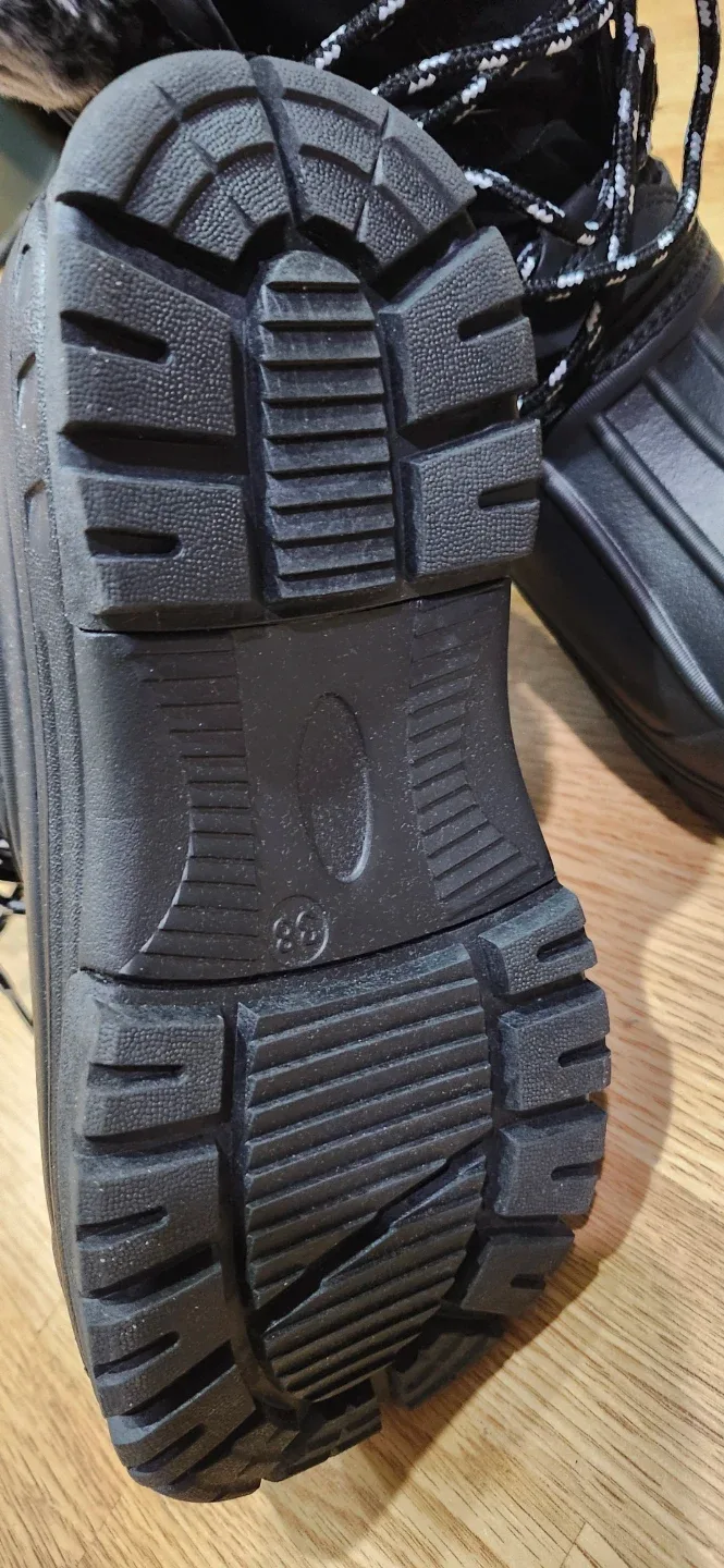 BRAND NEW NEVER USED. Bear Black Winter Boots image indicator(7)