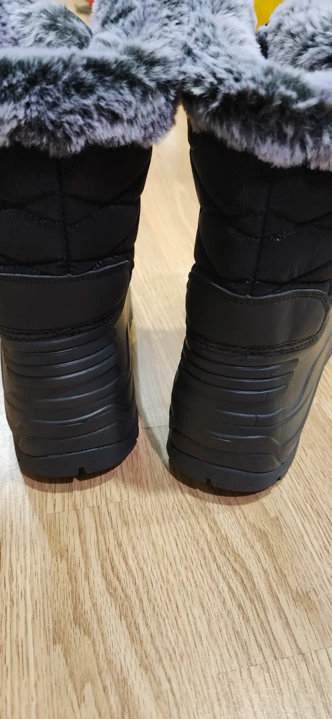 BRAND NEW NEVER USED. Bear Black Winter Boots image indicator(9)