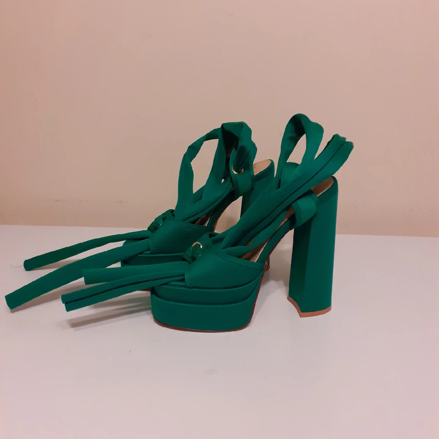 Worn Once ~ Vivianly Green Platform Heels Size 6.5 image indicator(3)