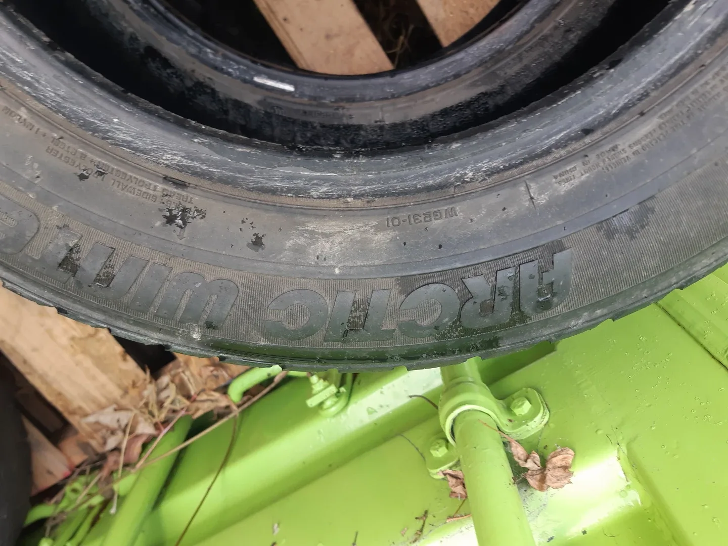 Weathermax Arctic Winter Tires - 215/60R16 image indicator(2)