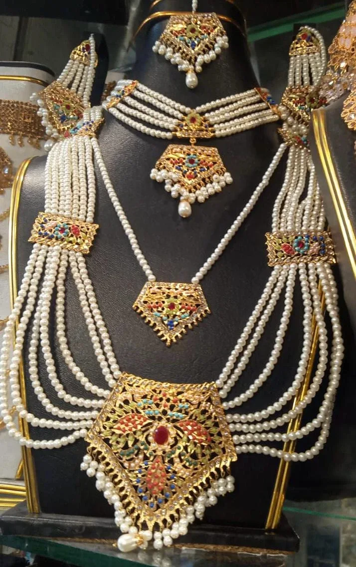Pearl & Gold Bridal Jewellery Set thumbnail