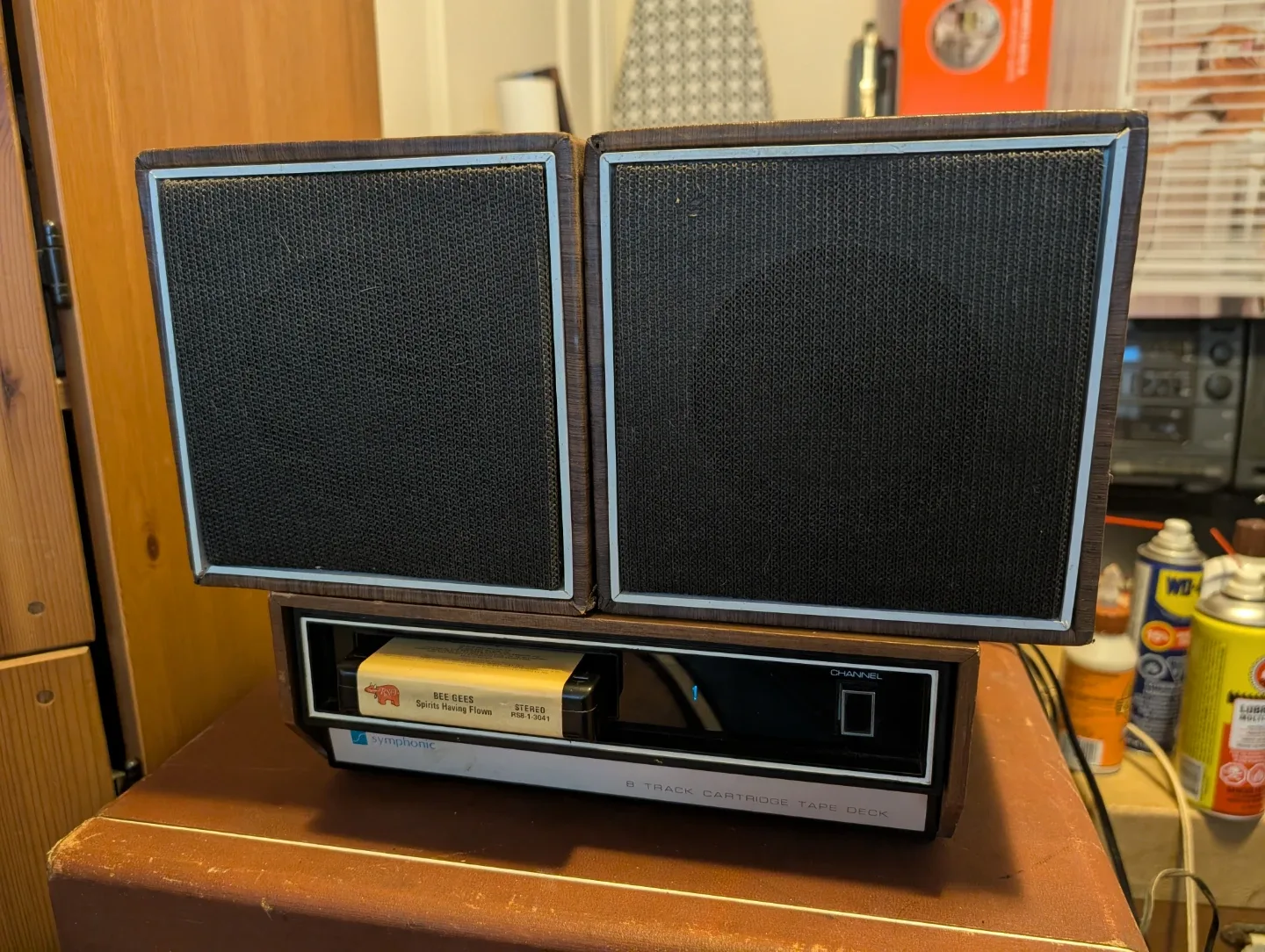 Symphonic 8 Track Cartridge Tape Deck with Speakers image indicator(5)