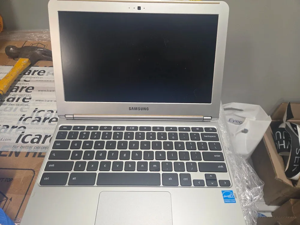 Samsung Chromebook XE303C12 - Silver image indicator(2)