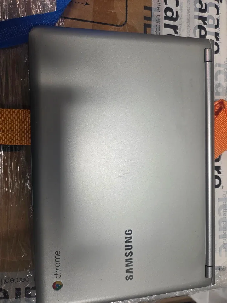 Samsung Chromebook XE303C12 - Silver image indicator(3)