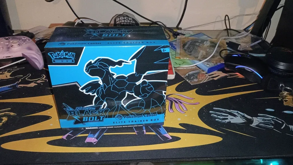 Pokemon center black bolt etb