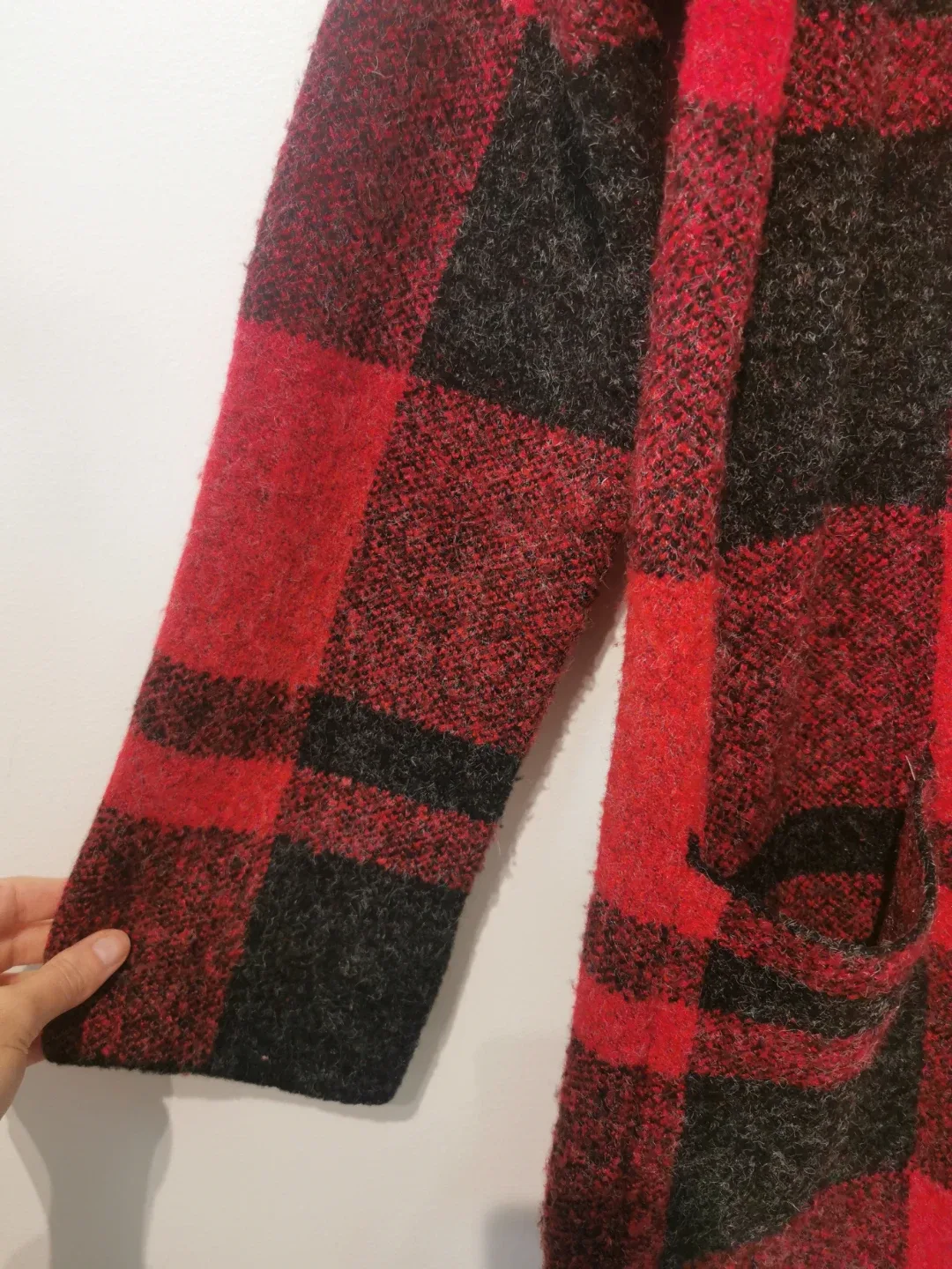Cyrus Plaid Cardigan - Red & Black oversized l image indicator(4)