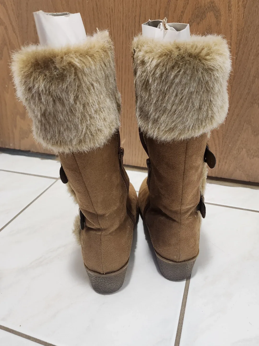 Boots Size 4 Brown with Faux Fur image indicator(5)