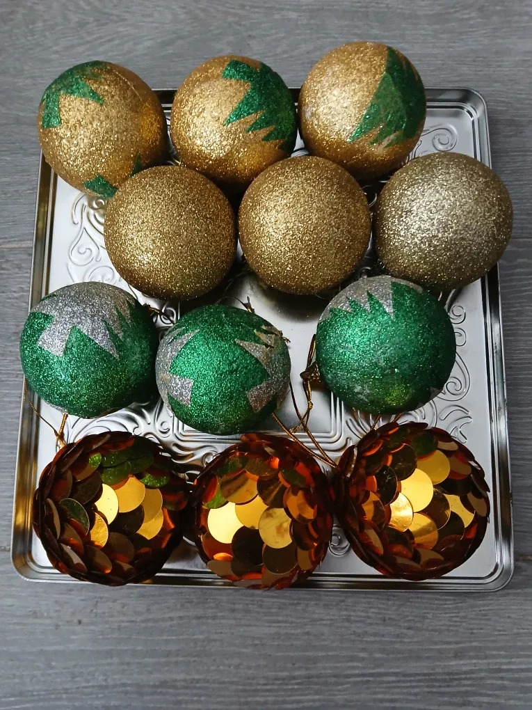 12 Christmas Ornaments - Gold, Green, Bronze. Non-negotiable.