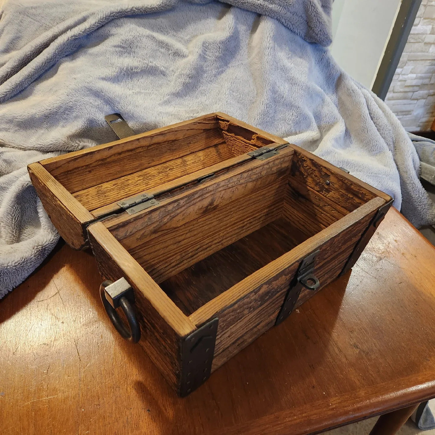 Wooden Pirate Treasure Chest image indicator(2)