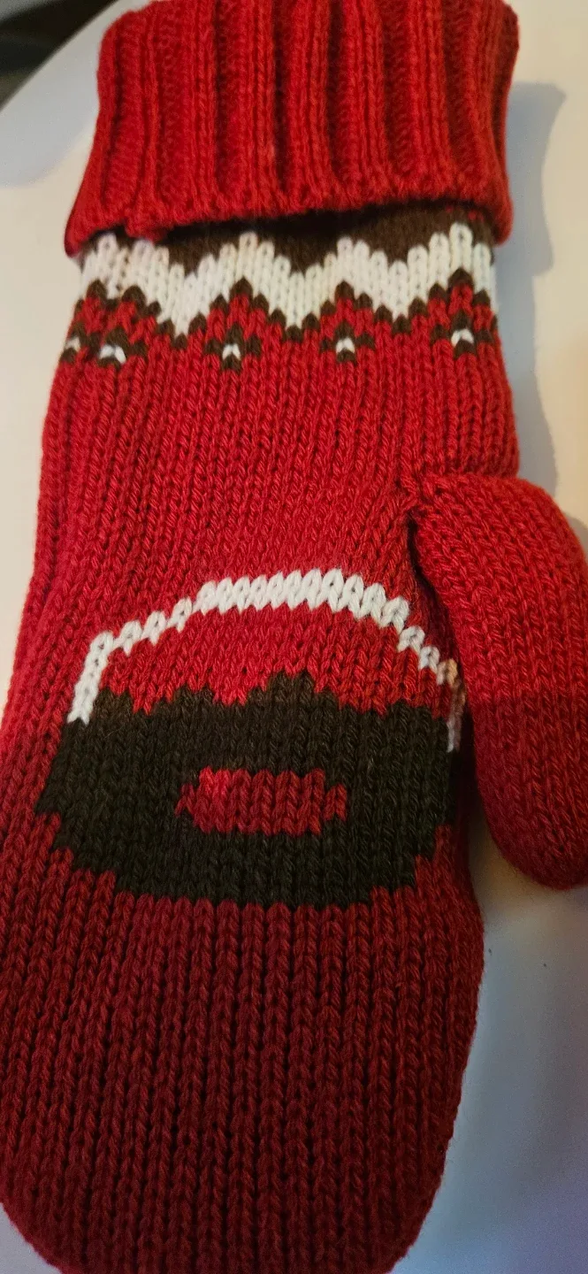 Tim Hortons Hat and Mittens image indicator(9)