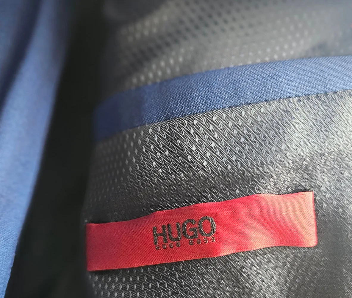 Hugo Boss Red Label 2 PC 100% Wool Suit Blue Size 38R Like New image indicator(3)