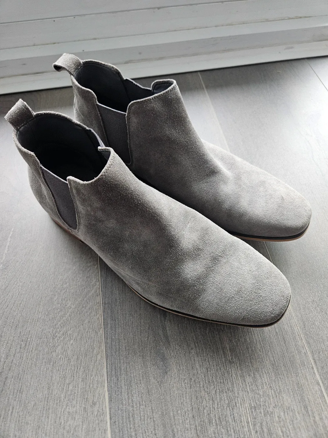 Kenneth Cole Reaction Grey Suede Chelsea Boots image indicator(3)