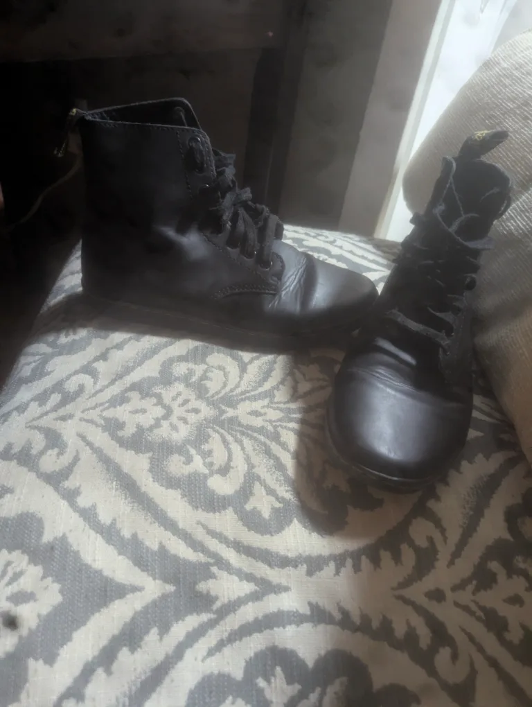 Dr. Martens Tobias Boots - US 8 image indicator(4)