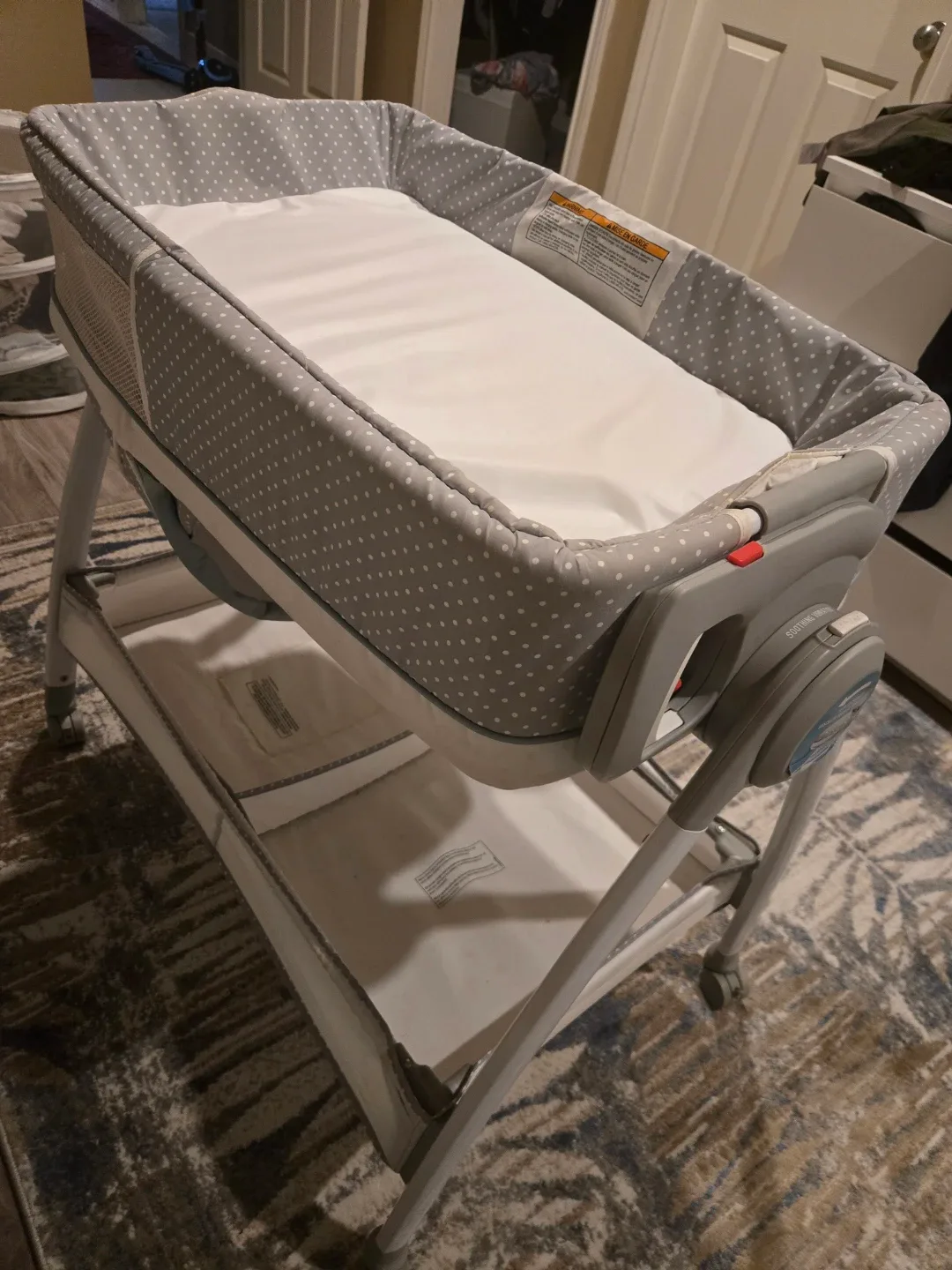 Graco Dream Suite Bassinet & Changer image indicator(2)