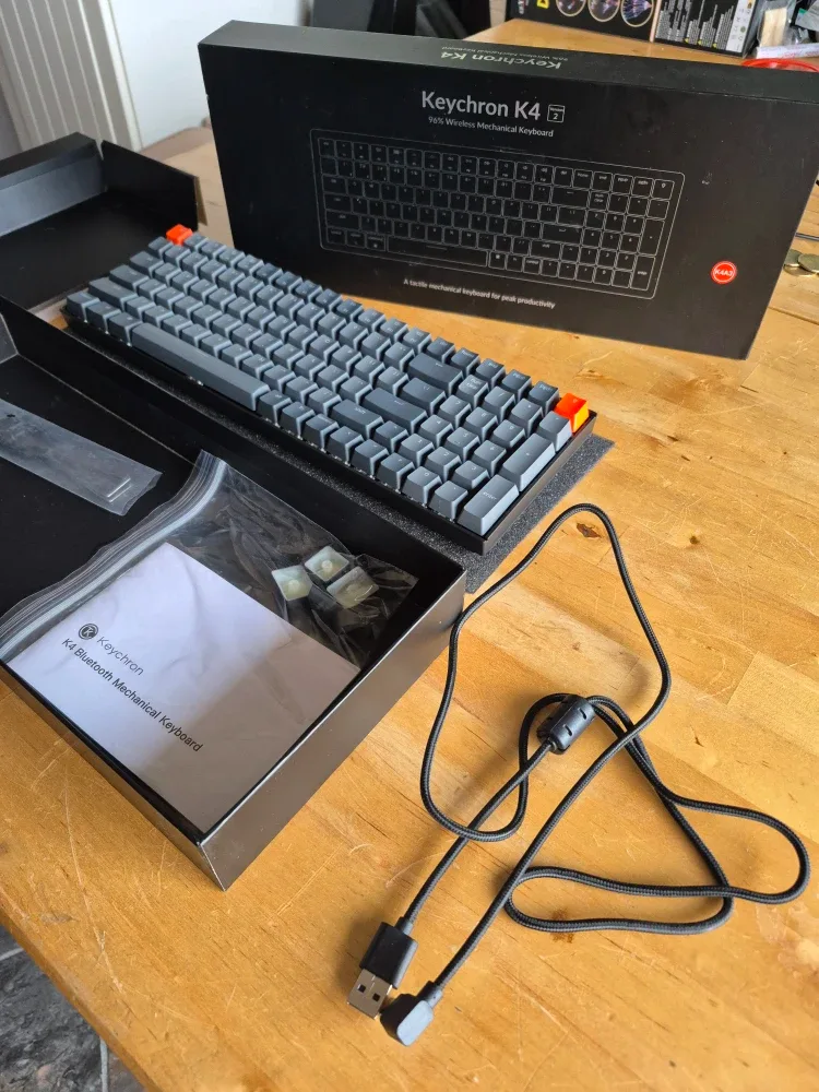 Keychron K4 Version 2 Wireless Mechanical Keyboard image indicator(3)