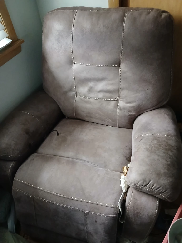 Recliner with power unit available - photo 2