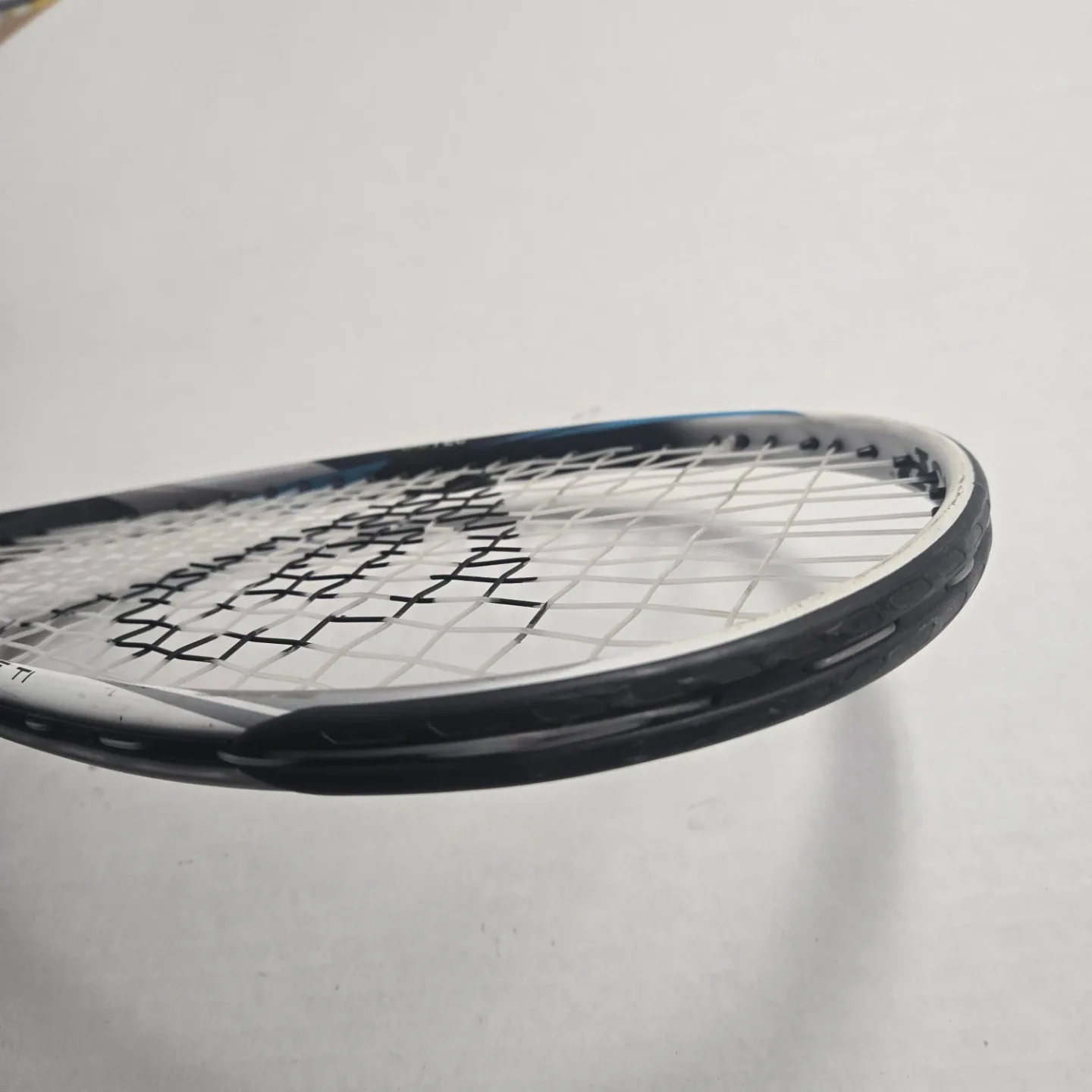 Dunlop Lite Ti Squash Racquet image indicator(2)