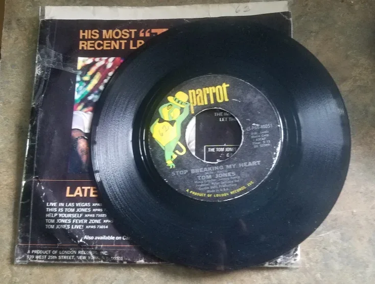 Tom Jones I Who Have Nothing / Stop Breaking My Heart 45 RPM image indicator(4)