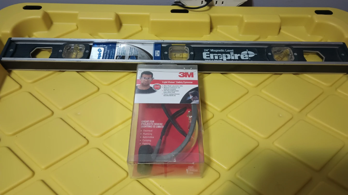 Empire 24" Magnetic Aluminum Level + light vision safety glasses