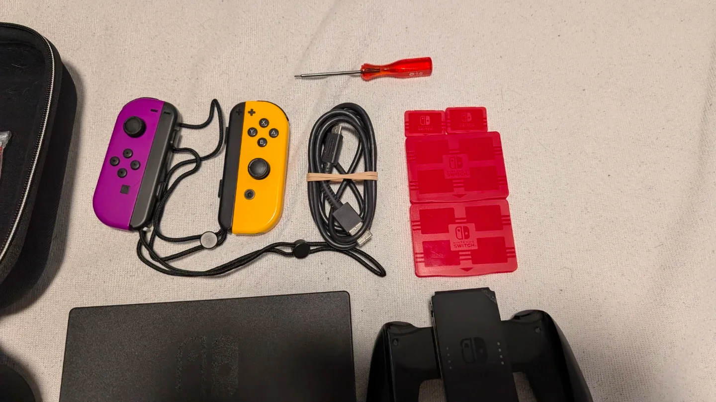 Nintendo Switch official accessories image indicator(2)