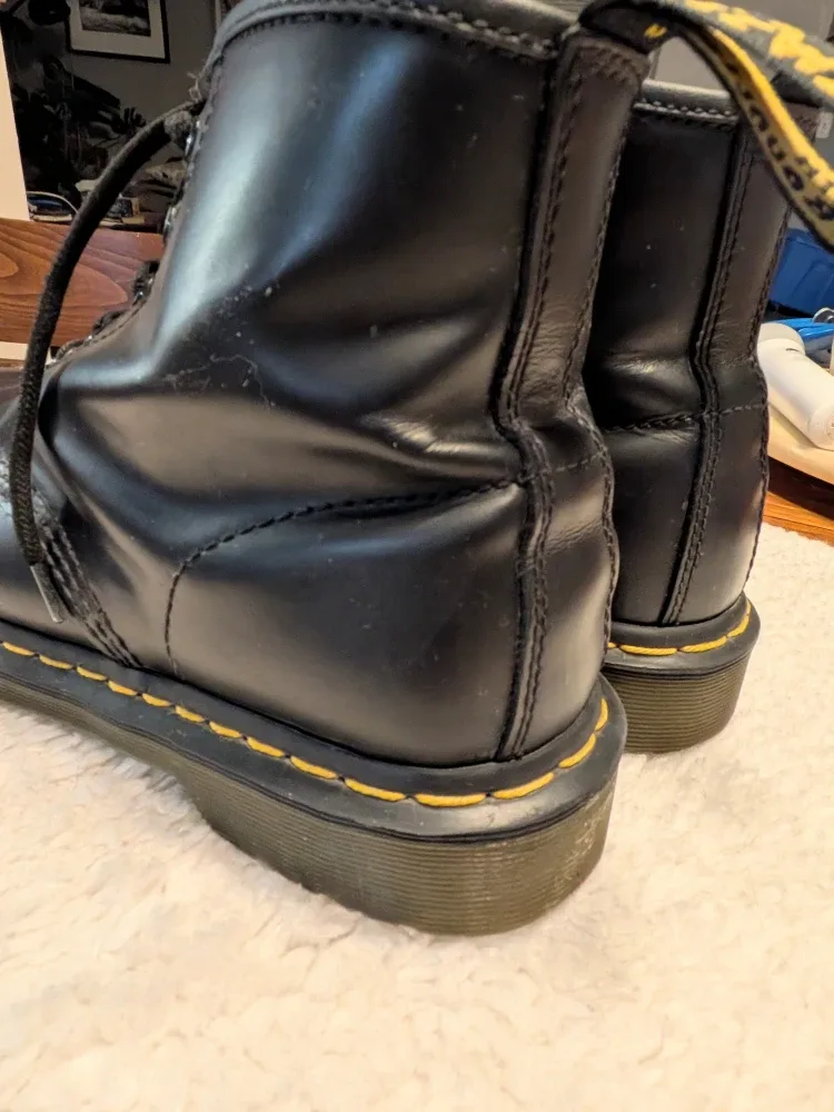 Dr. Martens Black Leather Boots sz 38 Excellent condition image indicator(6)