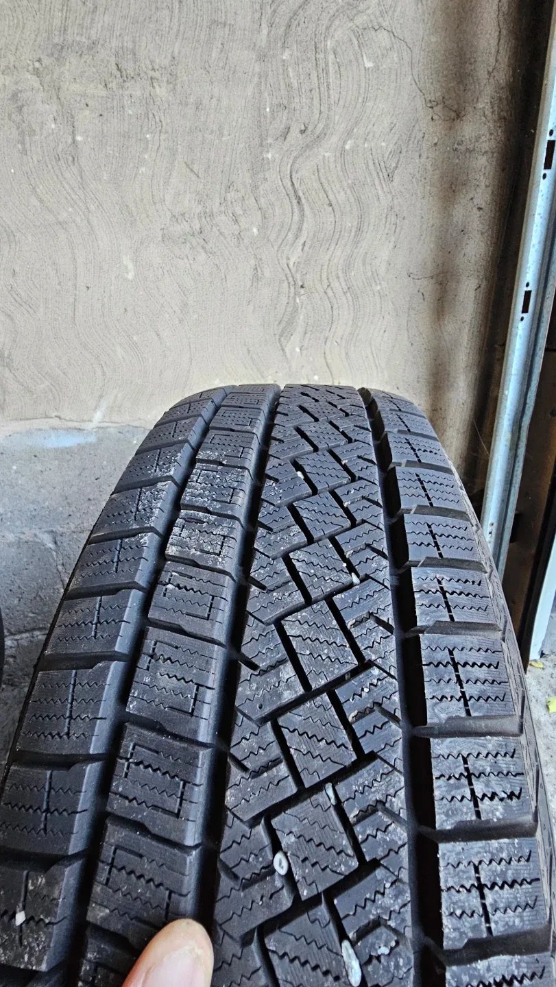 4 Goodyear Ultra Grip/Pirelli Ice Zero Winter Tires P195/65 R15 image indicator(9)