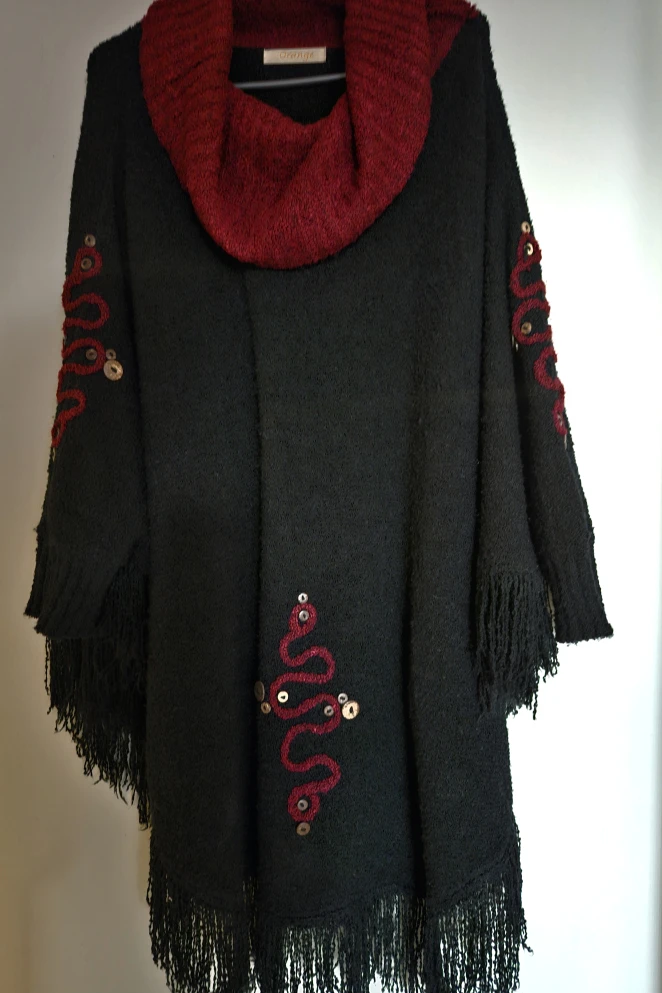 Black&Red Poncho-sweater with turtleneck - photo 2