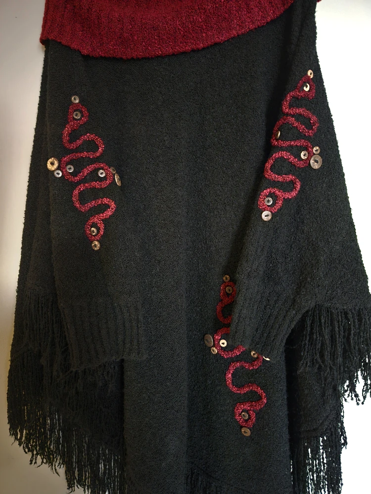 Black&Red Poncho-sweater with turtleneck - photo 3