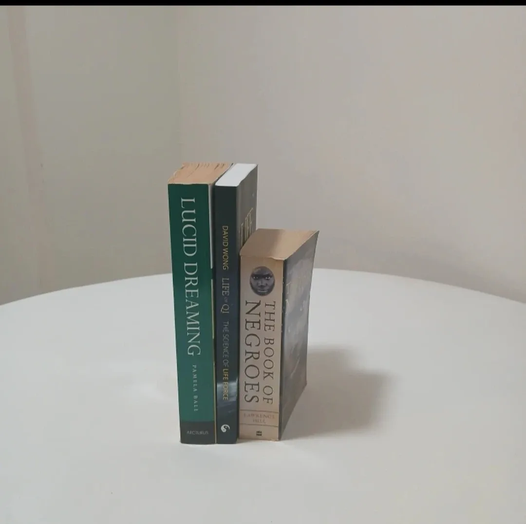 Twilight Saga Books/ 7 others image indicator(3)