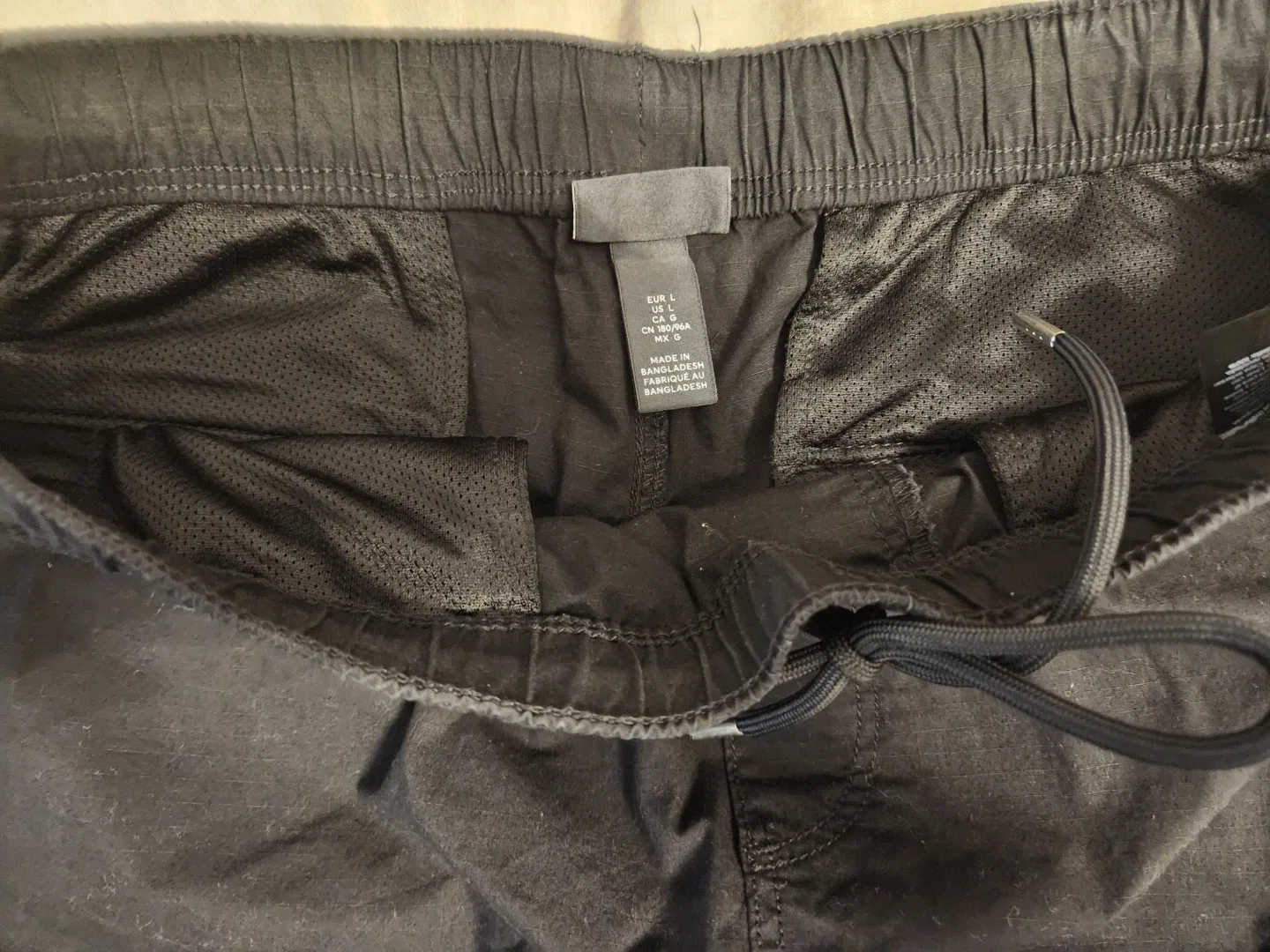 H&M Black Cargo Shorts image indicator(3)