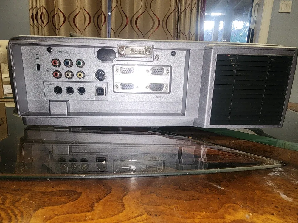 Hitachi  Multimedia LCD Projector image indicator(6)