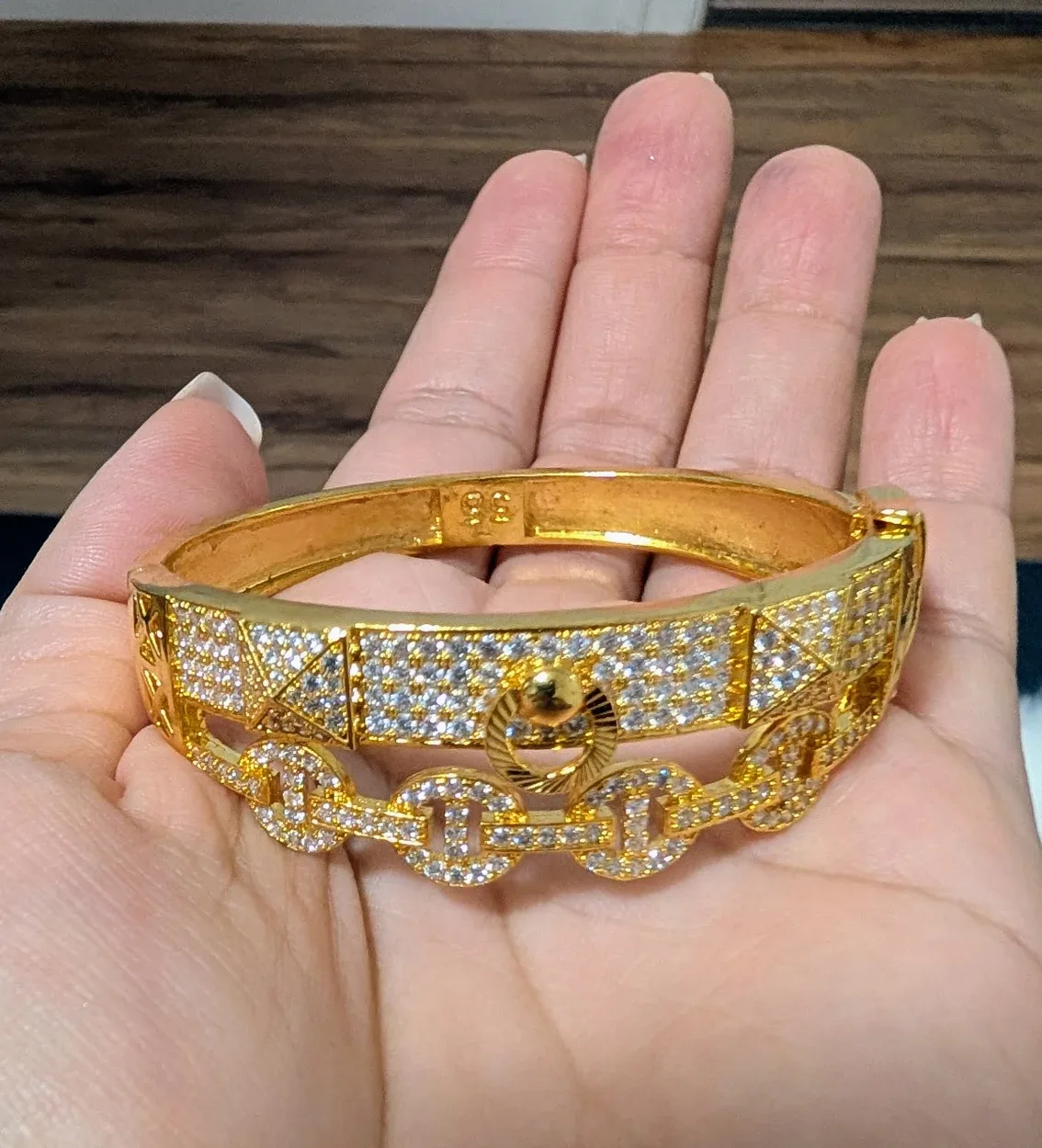 Gold Tone Bangle Bracelet image indicator(2)