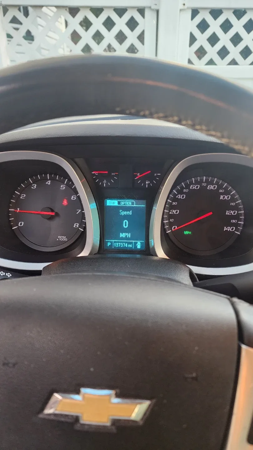 2014 Chevrolet Equinox AWD V4 · LT image indicator(10)