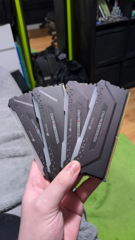 corsair vengeance RGB pro DDR4 3200mHz desktop RAM