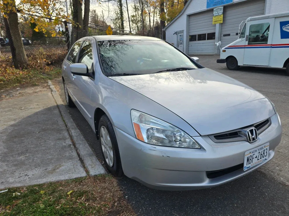 Silver Honda Accord Lx Sedan image indicator(4)