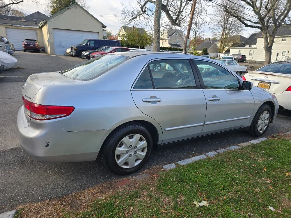 Silver Honda Accord Lx Sedan image indicator(6)