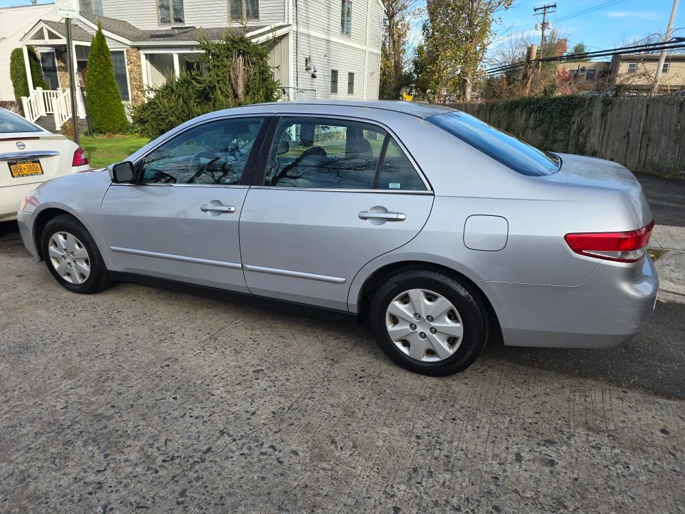 Silver Honda Accord Lx Sedan image indicator(7)