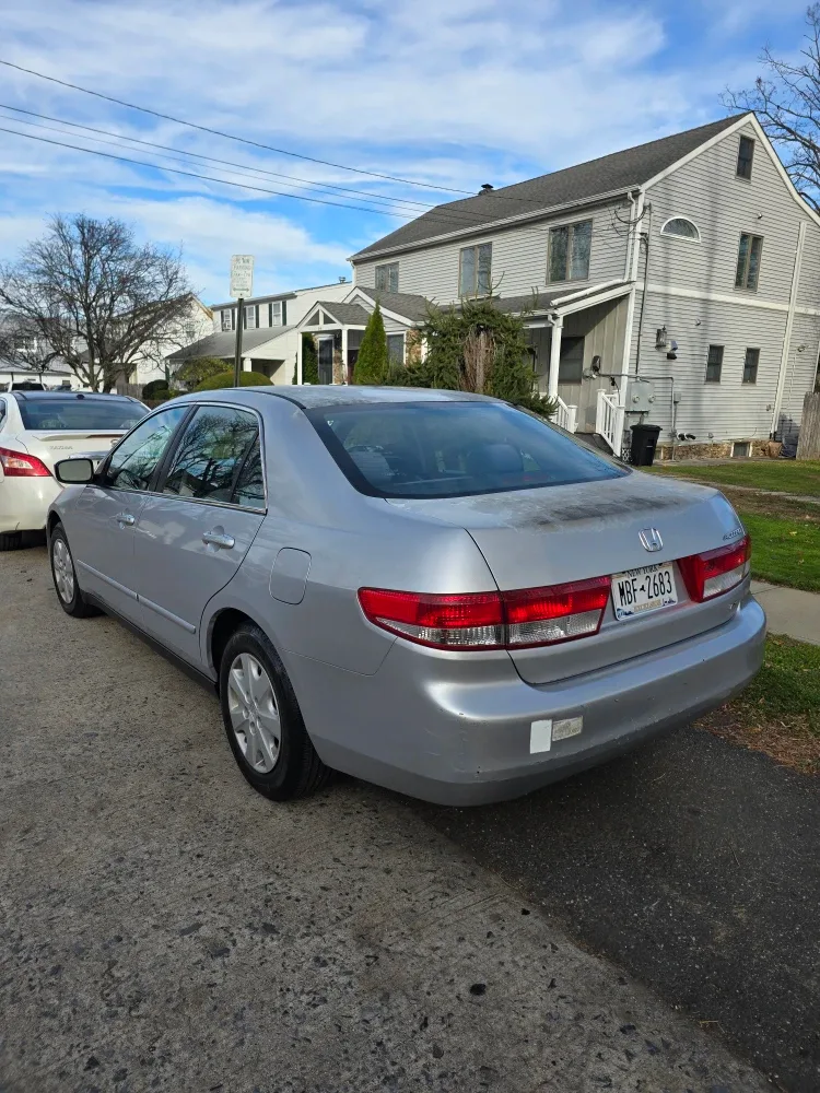 Silver Honda Accord Lx Sedan image indicator(8)