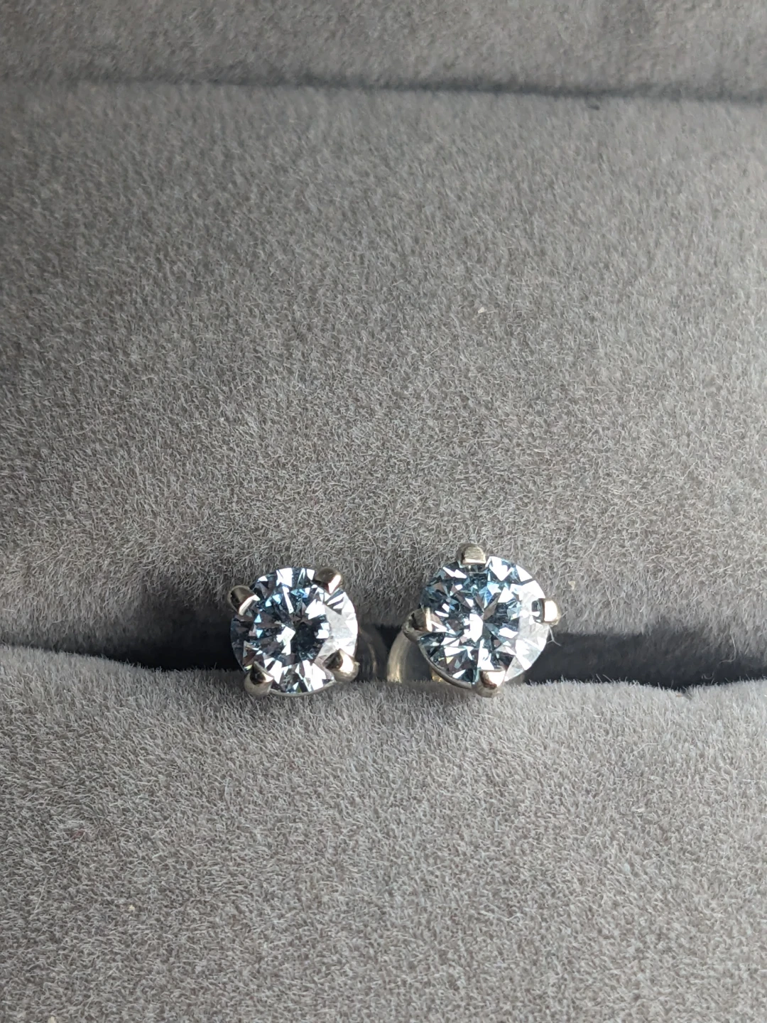 Lab-grown Diamond Earrings, 0.80 Carats - photo 2