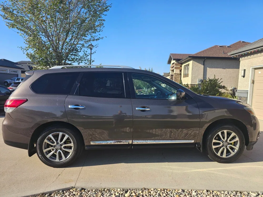 2016 Nissan Pathfinder SL SUV image indicator(3)