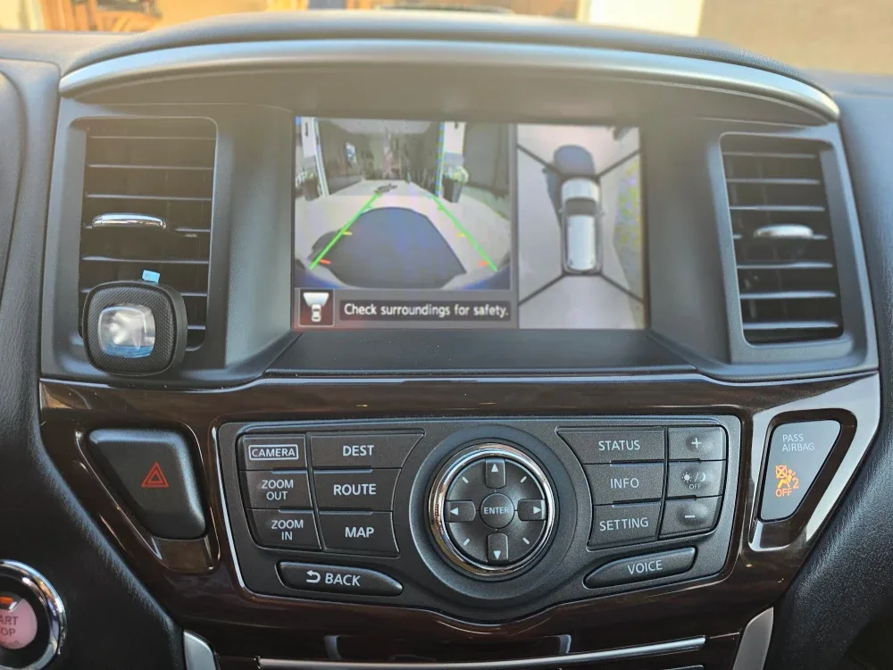 2016 Nissan Pathfinder SL SUV image indicator(9)