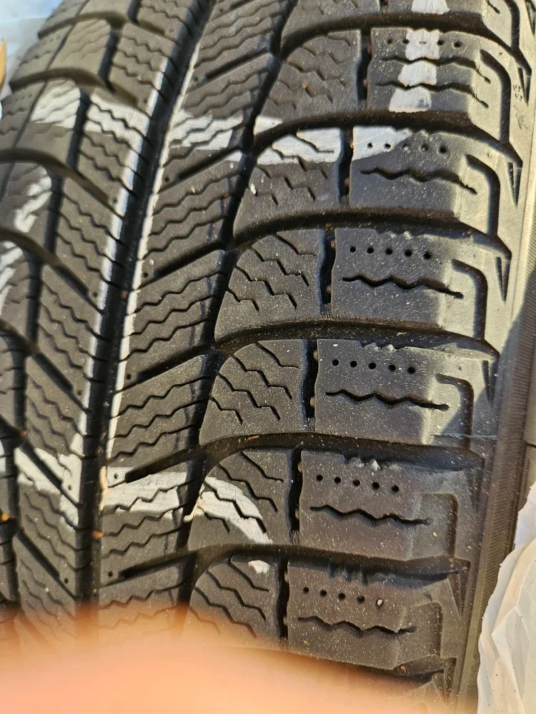 LIKE NEW Michelin X-Ice winter tires and rims. Honda Civic image indicator(9)