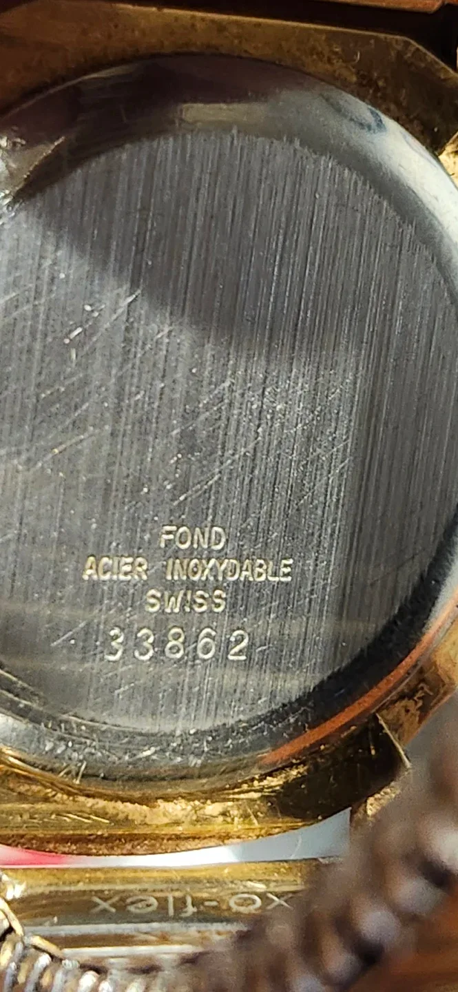 Hoverta Gold Watch image indicator(2)