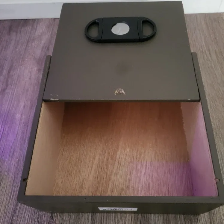 Cigar Box with Cutter image indicator(3)