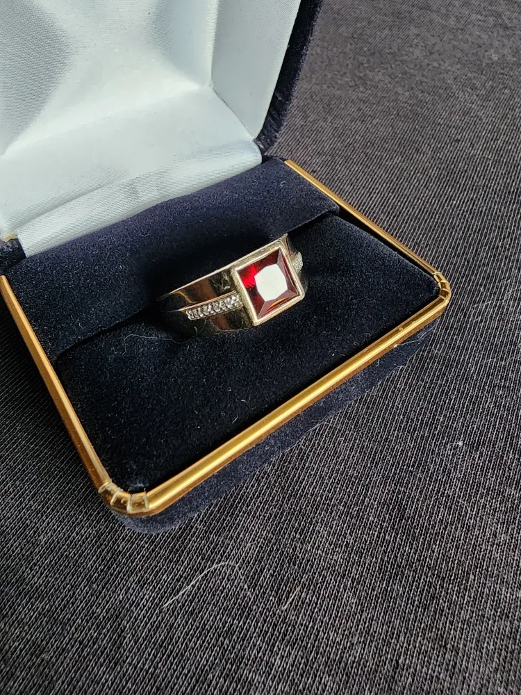 10K Gold Garnet Solitaire Ring