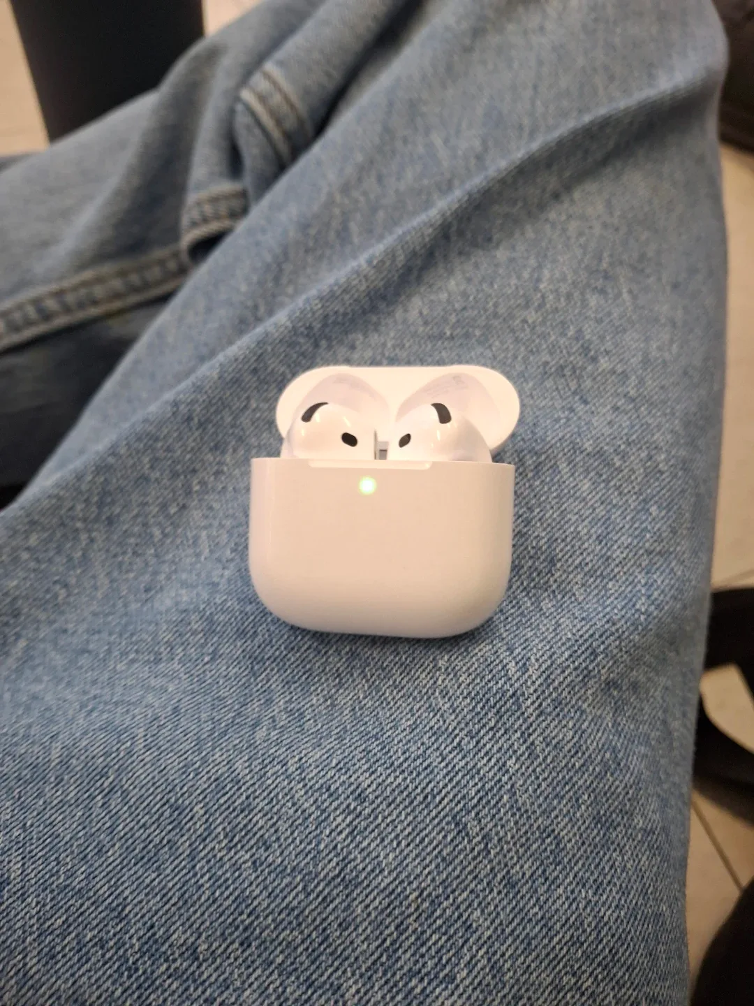 Airpod generation 4 anc image indicator(2)