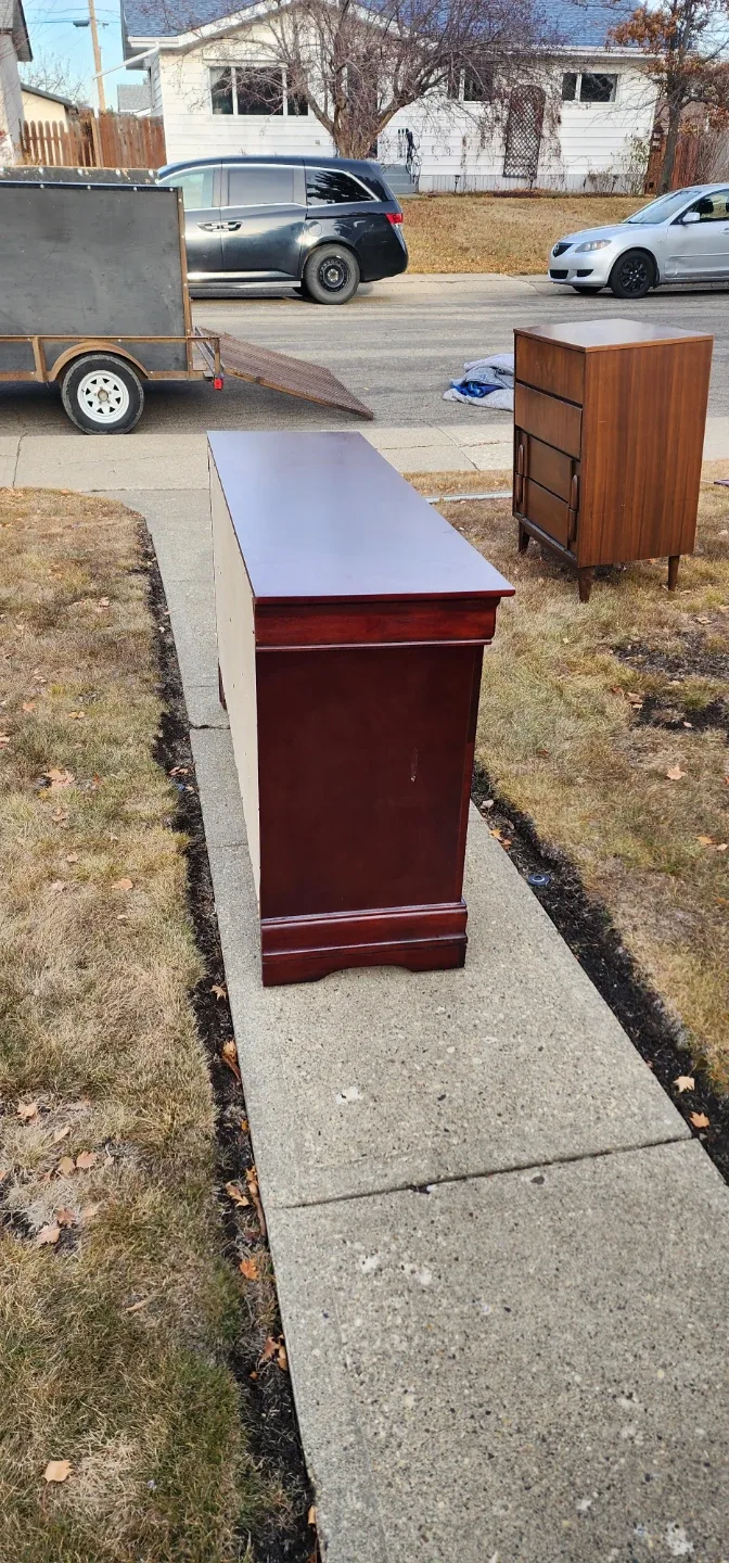 Mahogany Dresser with Mirror - 62x18x32" image indicator(10)