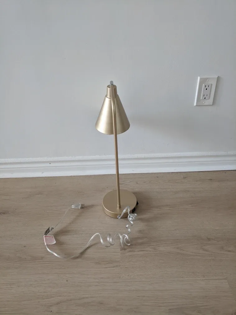 Gold Desk Lamp with USB Port image indicator(4)