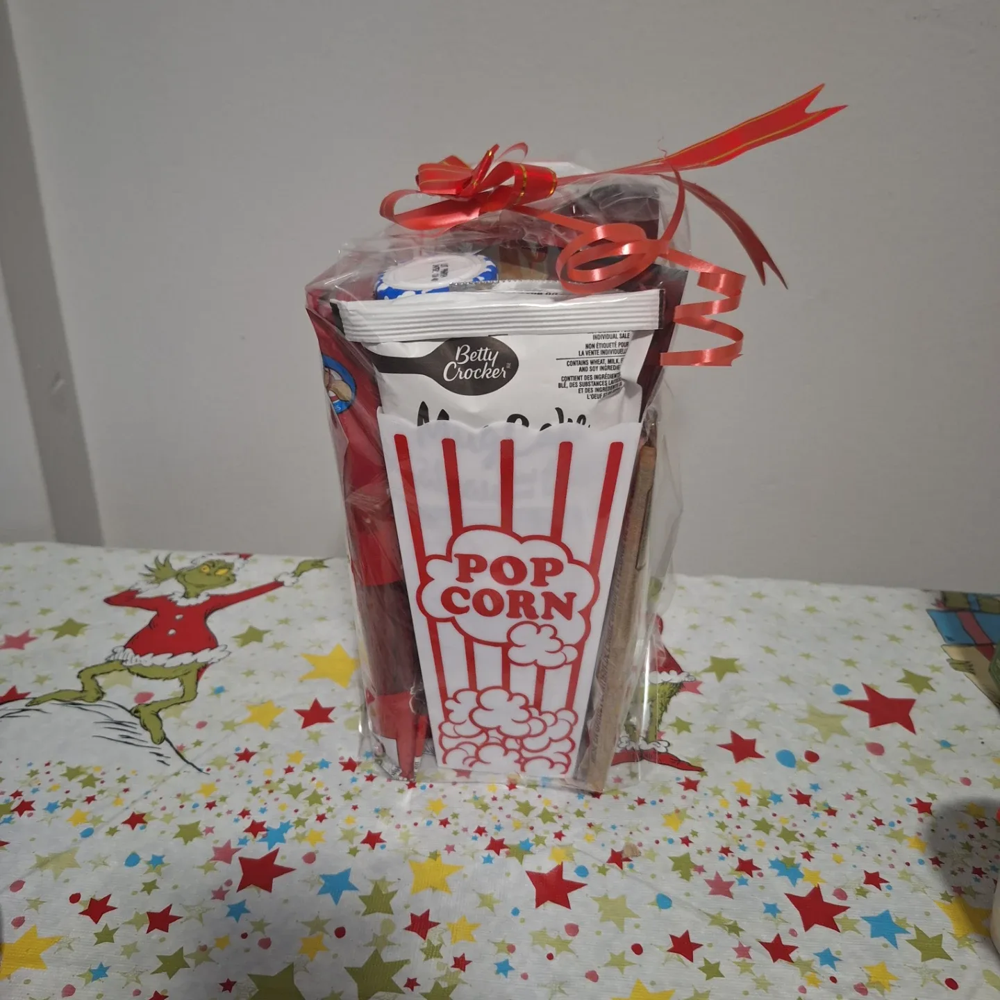 Candy & Snacks Gift Basket image indicator(7)