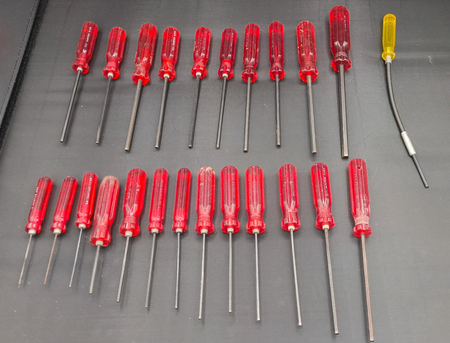 Vintage Gray Hunter Screwdriver Set